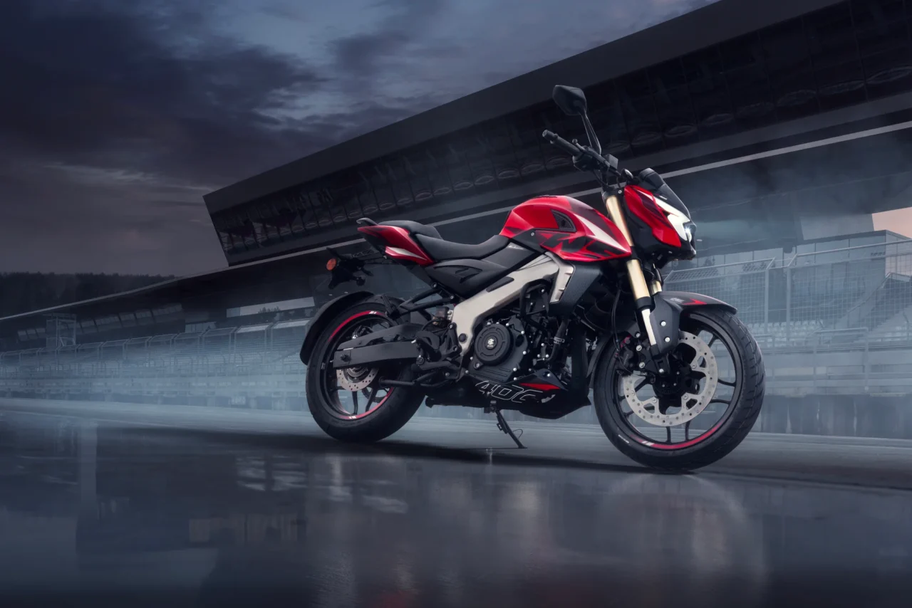 Pulsar NS400Z - Potencia y Rendimiento en Dos Ruedas