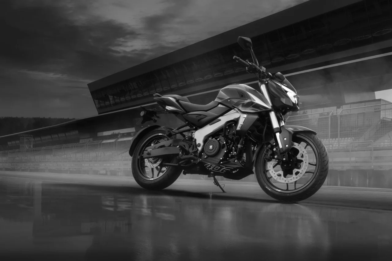 Pulsar NS400Z - Potencia y Rendimiento en Dos Ruedas - Image 2