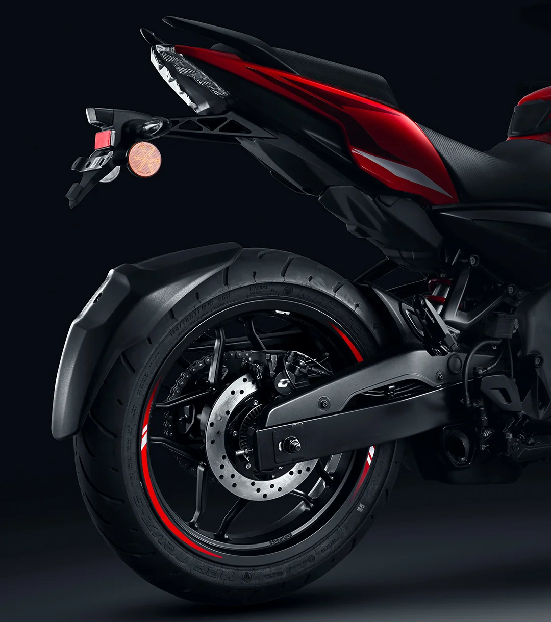 Pulsar NS400Z - Potencia y Rendimiento en Dos Ruedas - Image 4